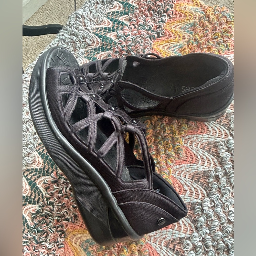Women’s adorable Bzees Sapphire Gladiator black slip-on sandals. Size 8W.